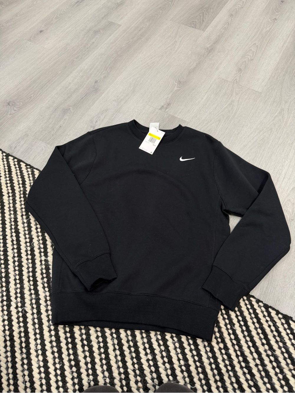 Men’s black Nike sweatshirt / crew neck size small